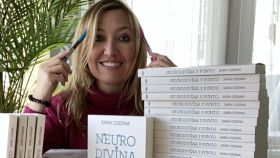 Sara Codina en su firma de libros.