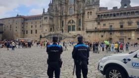 Policía Local patrullando la plaza del Obradoiro