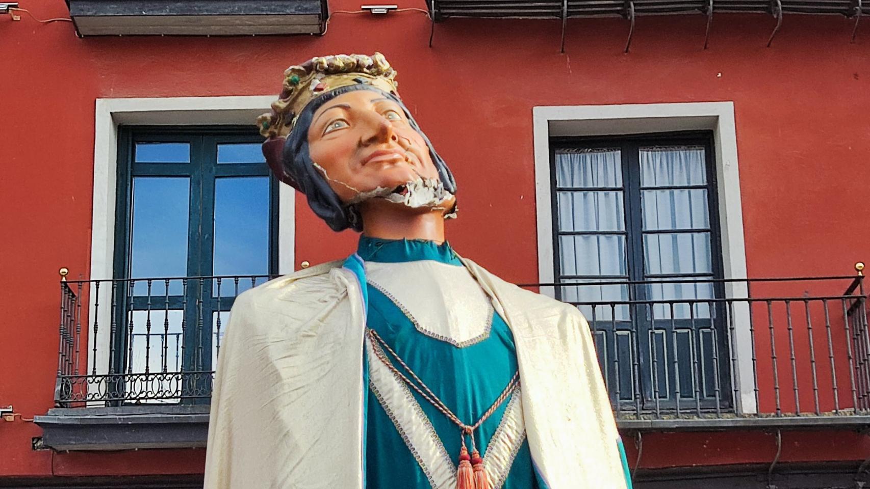 El estado del gigante y cabezudo tras una caída en Valladolid