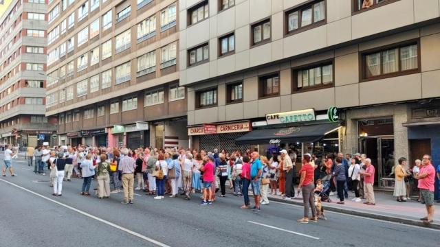 Protesta vecinal frente al edificio okupa de la Ronda de Nelle, a 6 de septiembre de 2023.