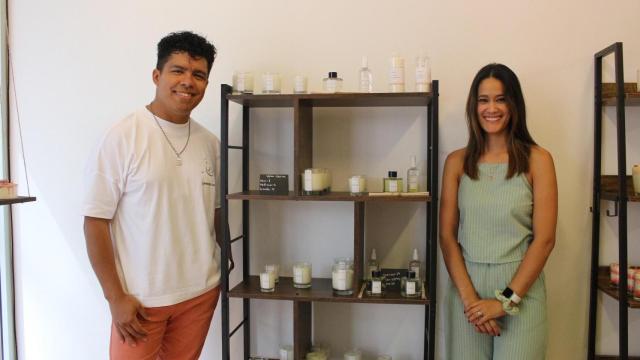 Josue y Regina en la tienda de Miraki Home de A Coruña.