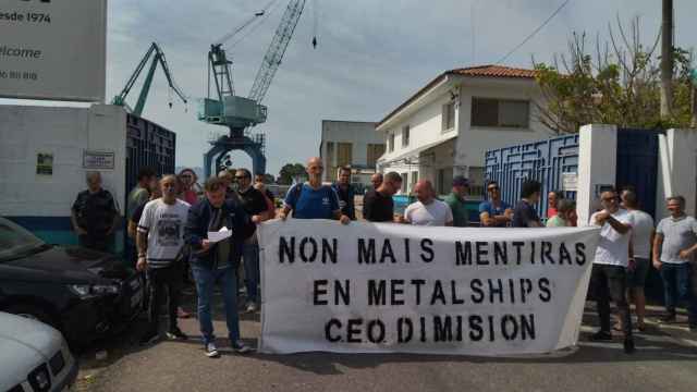 Concentración de trabajadores de Metalships frente al astillero Rodman en Meira, Moaña (Pontevedra).