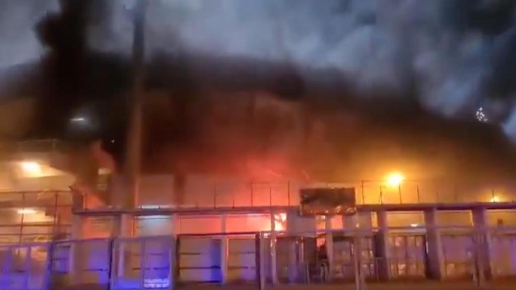 Ultras del Foggia queman el estadio del Taranto