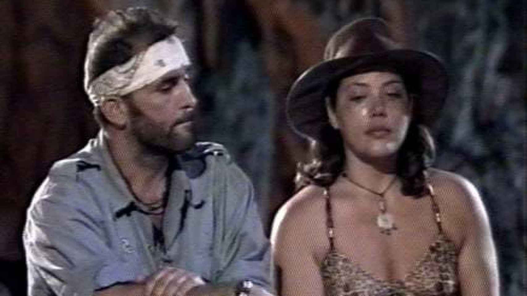 Miguel Temprano junto a su compañera, Paola Santoni, en 'La isla de los famosos'.