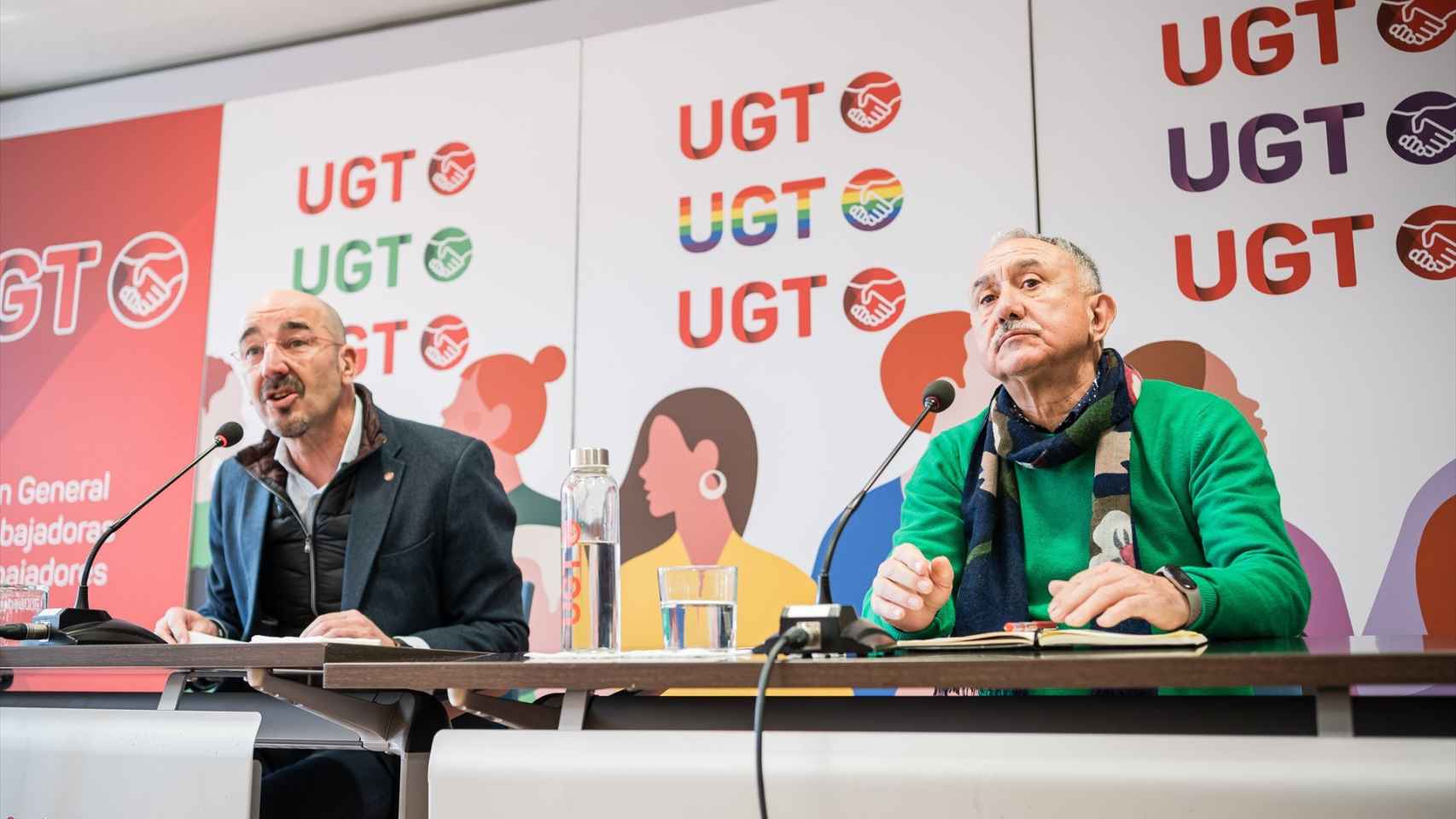 El secretario general y el vicesecretario general de Política de UGT, Pepe Álvarez (d), y el vicesecretario general de Política Sindical, Fernando Luján (i).