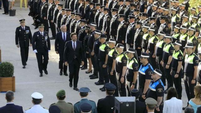 Agentes de la Policía Local, en un acto del Ayuntamiento de Alicante.