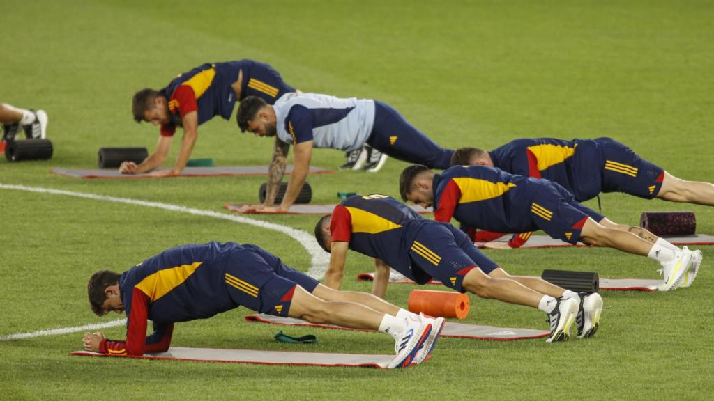 Los jugadores de la selección española de fútbol, en el entrenamiento en Georgia.