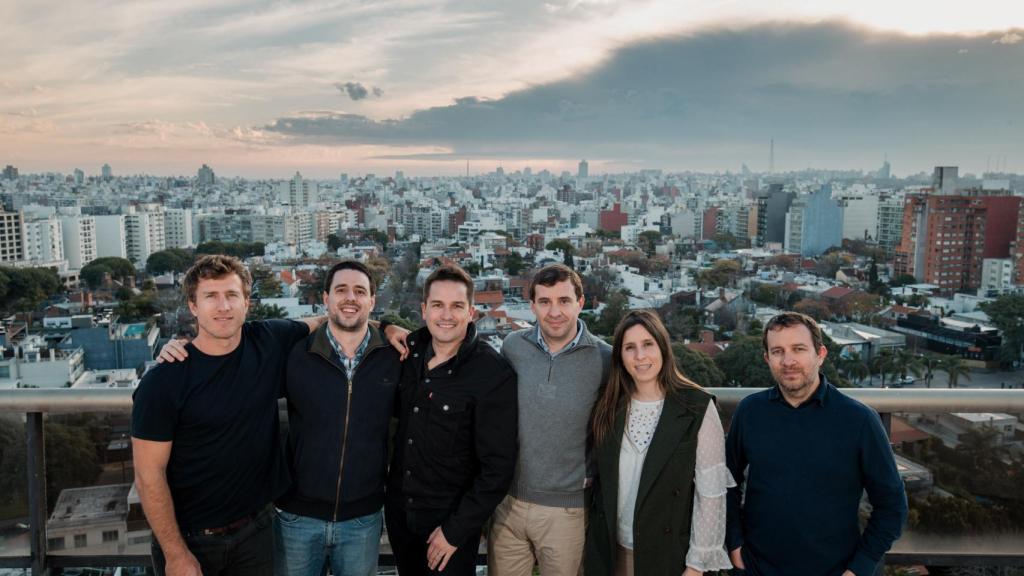 Juan Pablo Pereira  (COO), Juan Olloniego (Jefe de Ingeniería), Martín Alcalá Rubí (CEO), Pablo Rodriguez-Bocca (Ingeniero de IA), Guillermina Pena (Jefa de Producto) y Nicolás Loeff (CTO).