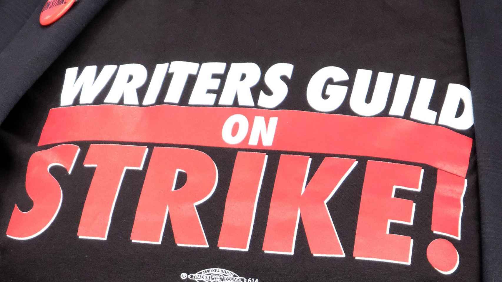 Camiseta con eslogan a favor de la huelga de guionistas / Foto: Claudio Onorati.