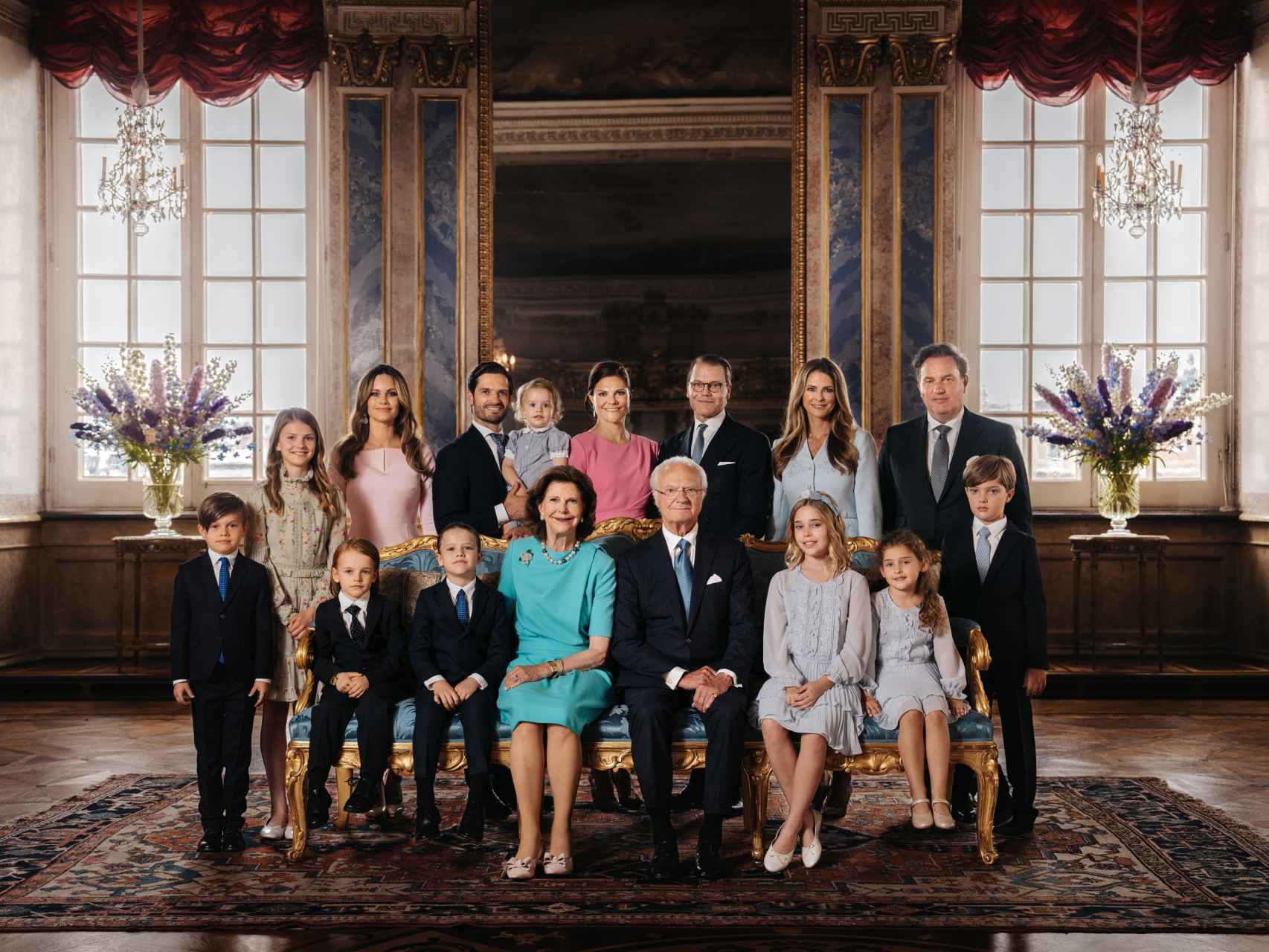 Los Reyes y su familia, en el palacio real.