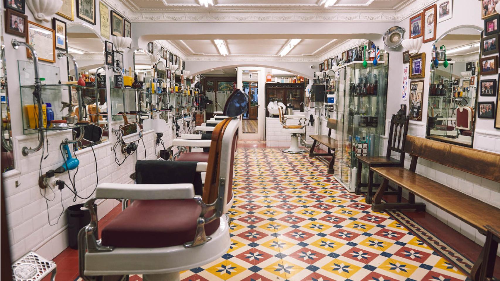 Interior de la barbería El Kinze de Cuchilleros.