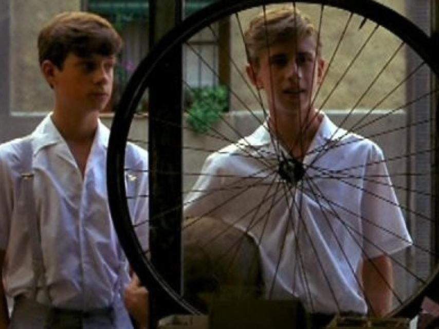 Fotograma de Las bicicletas son para el verano.