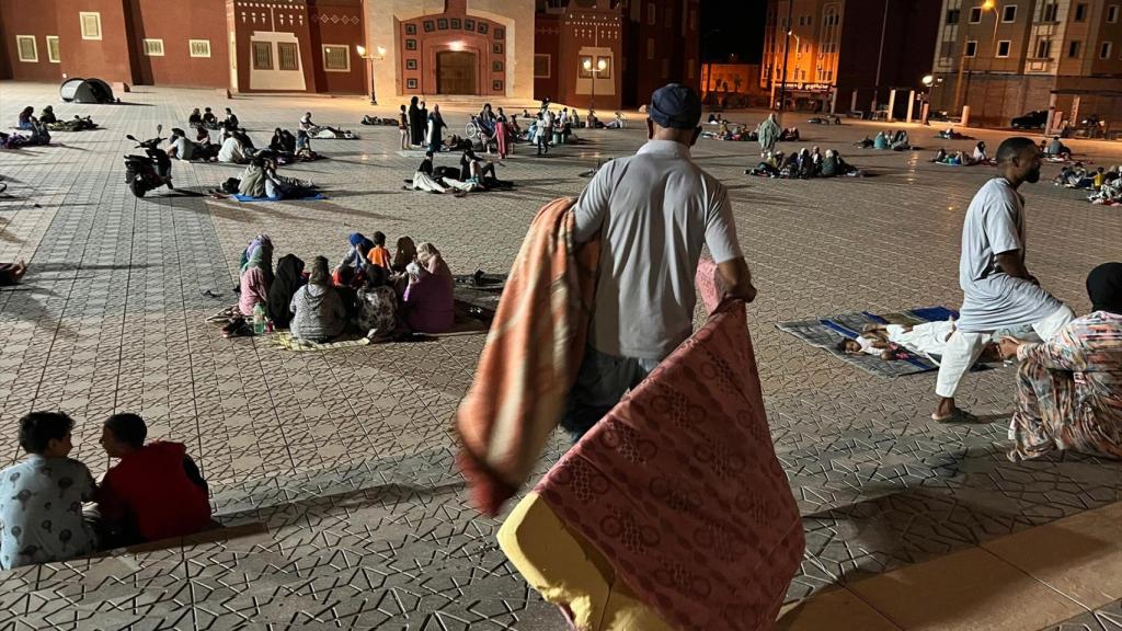 Personas evacuadas por el terremoto en la provincia marroquí de Uarzazate.