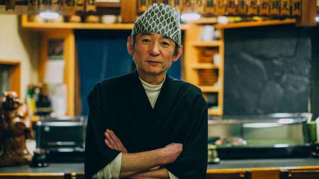 Retrato de un chef japonés de sushi. Foto: iStock.