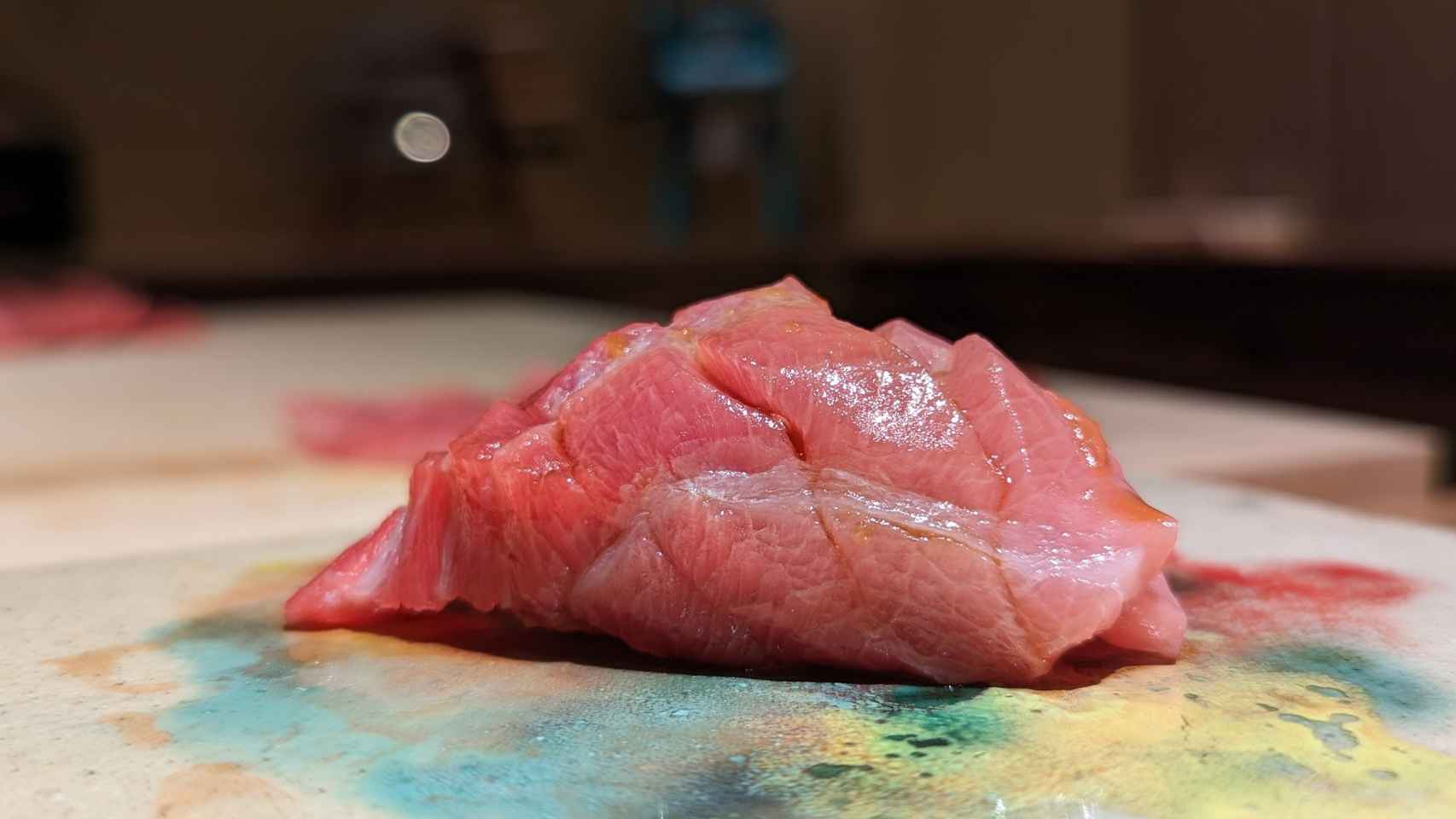 Nigiri de chútoro de atún rojo en el menú omakase de Ebisu by Kobos