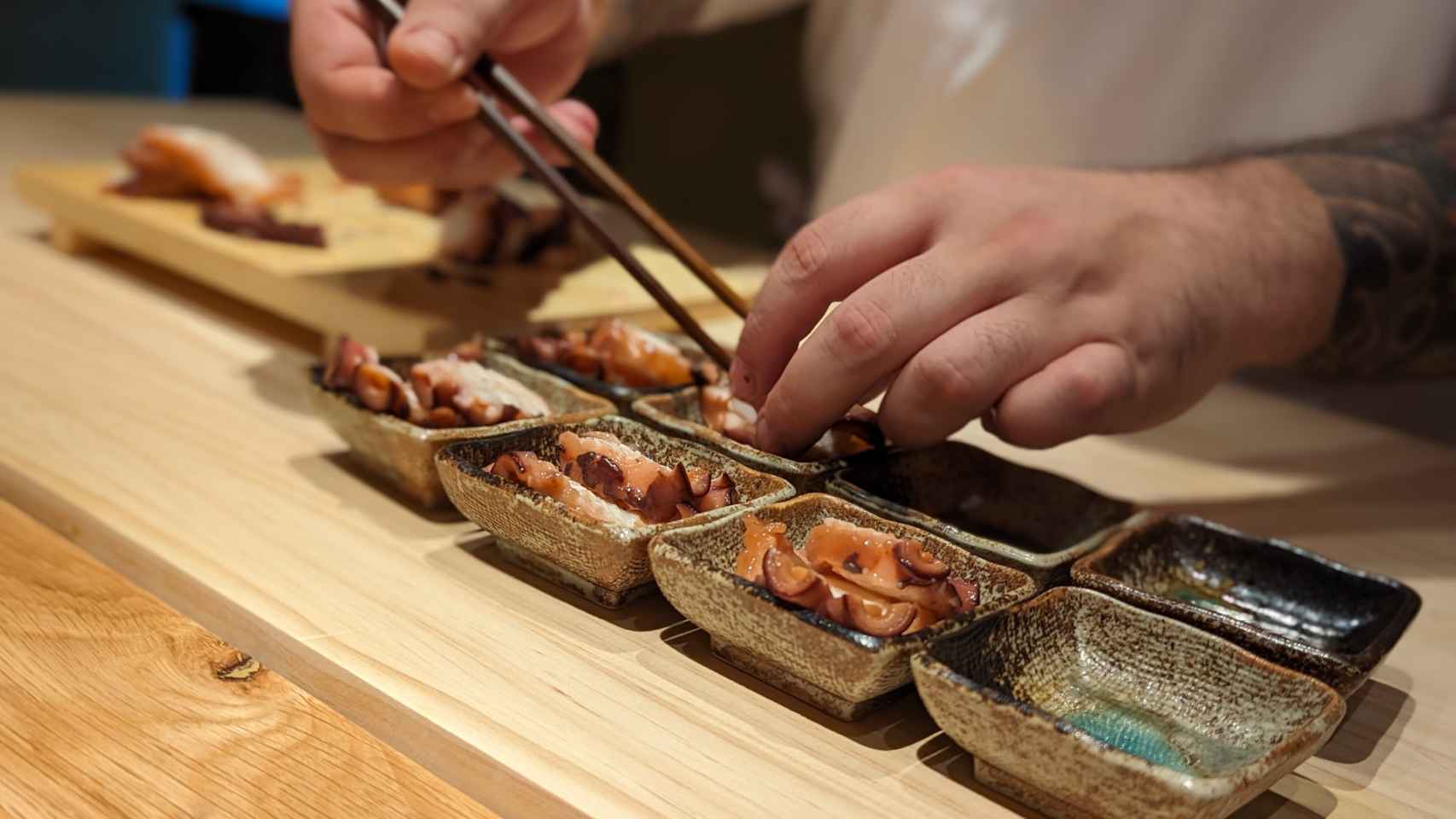 Aunque los nigiris son la columna vertebral del menú omakase de Ebisu by Kobos, hay mucho más para completar la experiencia