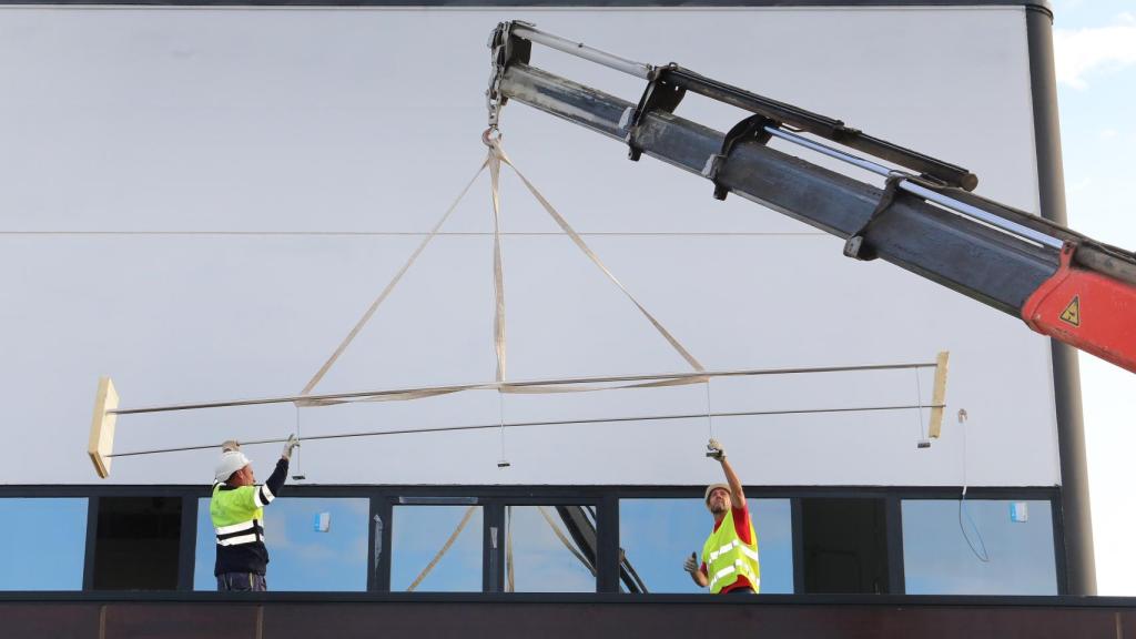 Obras en la nueva fábrica de Cascajares