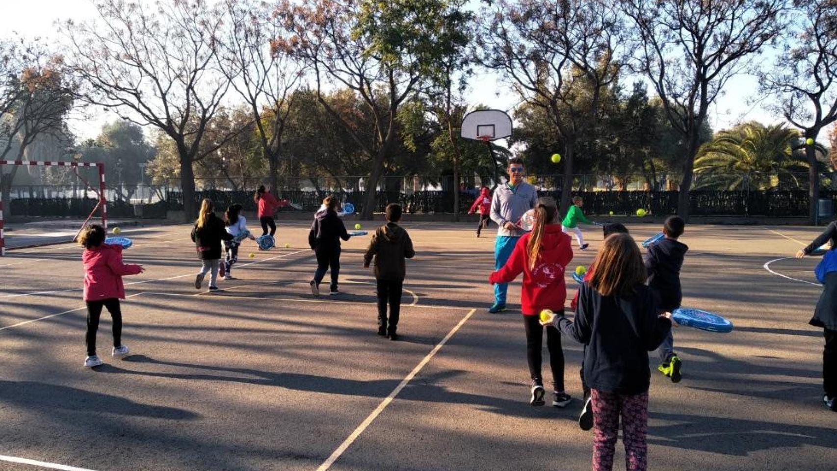 Alumnado valenciano en una clase de Educación Física.