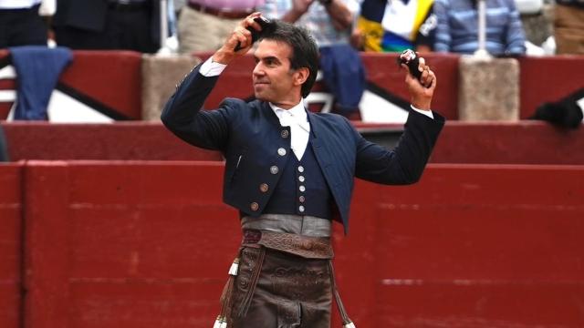 Sergio Galán sale en hombros tras cortar tres orejas