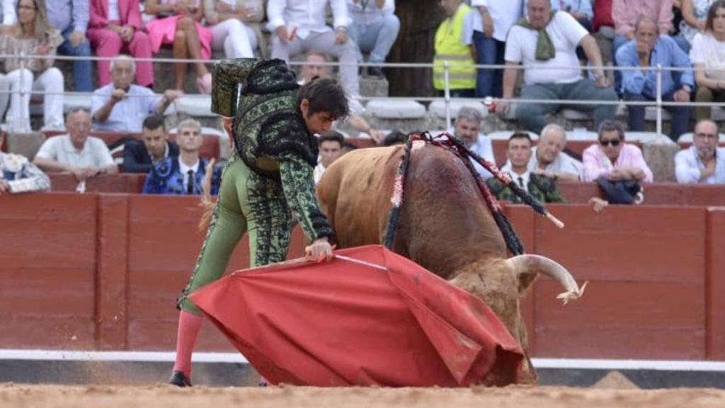 Muletazo de mano baja e intensidad de Miguel Ángel Perera