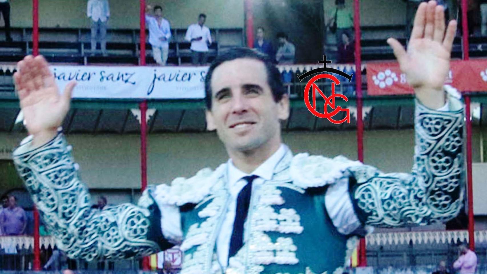 Juan Ortega saliendo e hombros en la tarde su presentación en Valladolid