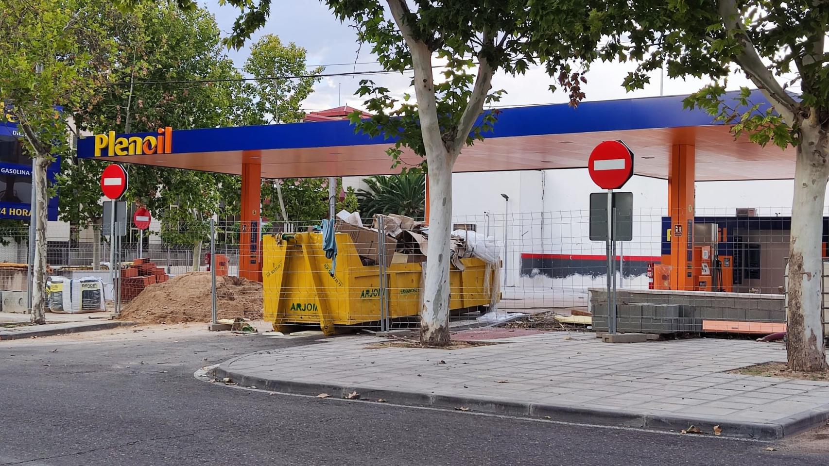 Obra de la nueva gasolinera Plenoil en Toledo.