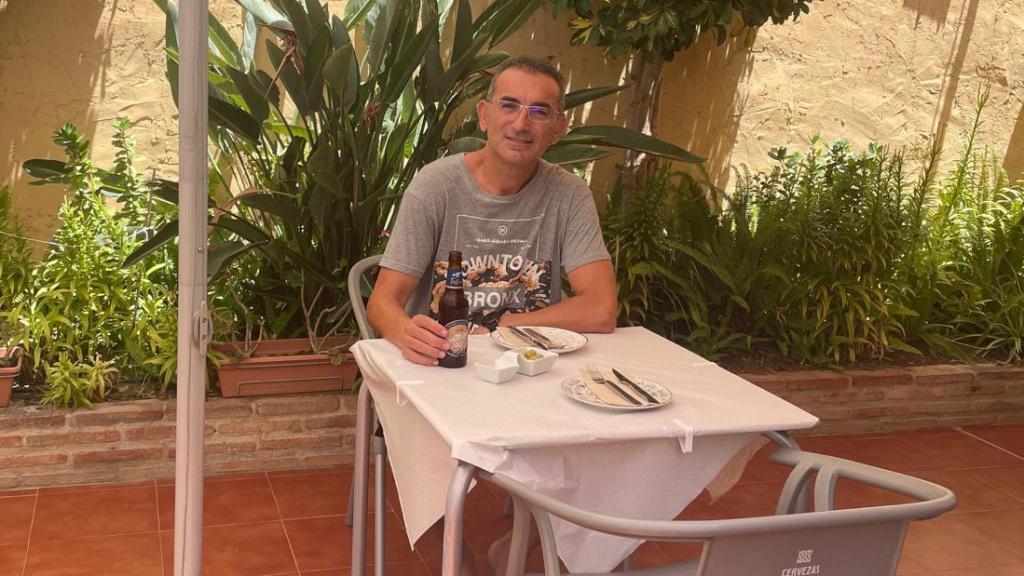 Julio Diéguez comiendo en Mesón Casa Palma.