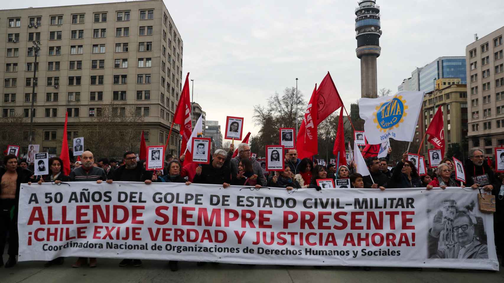 Una de las pancartas de la manifestación contra el golpe de Estado en Chile