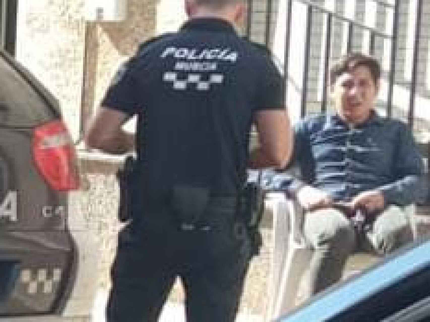 El ciudadano sudamericano que este domingo fue arrestado junto con el hijo de la difunta Maravillas.
