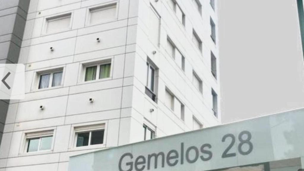 Entrada al Residencial Gemelos 28.