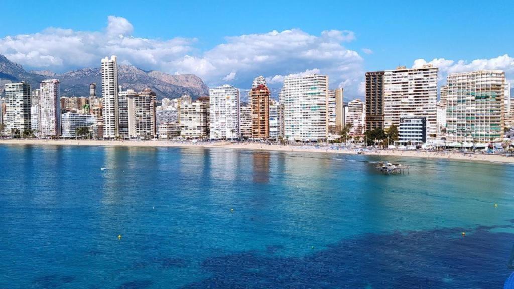 Vistas al mar desde una de las viviendas del residencial.