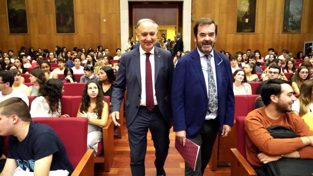 Vicente Guilarte, presidente del CGPJ, a la derecha, junto a Antonio Largo Cabrerizo, rector de la UVa, a la izquierda, en el estreno de curso en la Facultad de Derecho