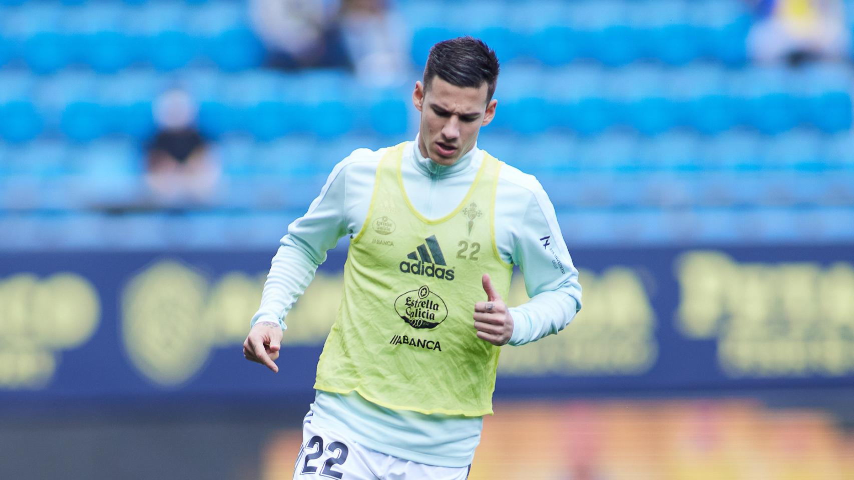 Santi Mina, durante un entrenamiento en su etapa en el Celta de Vigo.