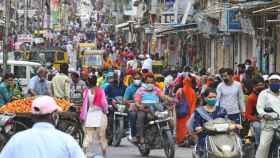 Concurrido mercado en Jaipur (India).