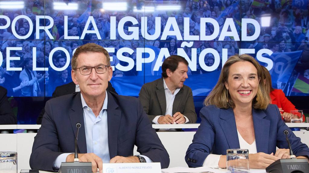 El presidente del PP, Feijóo, en la última Junta Directiva Nacional, con Bendodo y Gamarra.