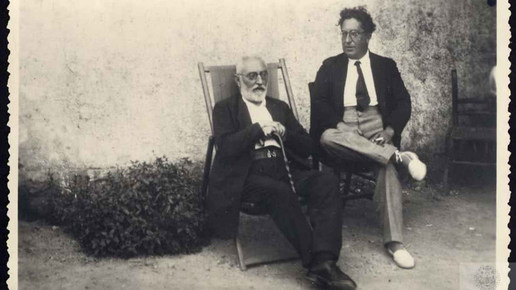 Miguel de Unamuno y Eduardo Ortega y Gasset en Hendaya en 1925.
