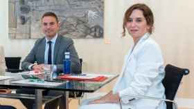 El portavoz del PSOE en la Comunidad de Madrid, Juan Lobato, y la presidenta regional, Isabel Díaz Ayuso, en su primera reunión del nuevo curso político en septiembre.