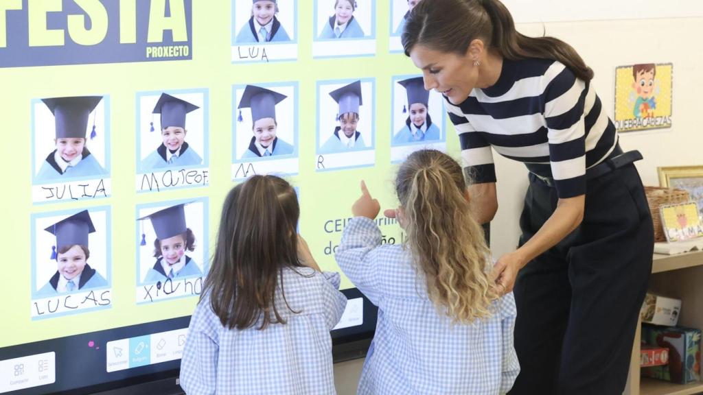 Visita de la Reina Letizia a un colegio de Oroso (A Coruña) por el inicio de curso