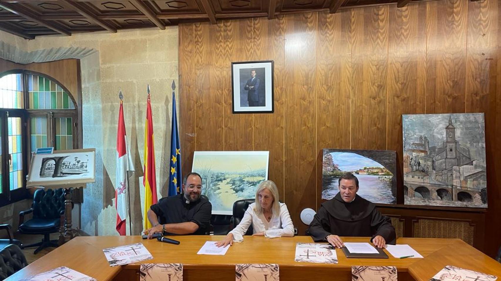 Presentación del musical 'Vía Crucis. El Musical', en el Ayuntamiento de Alba de Tormes