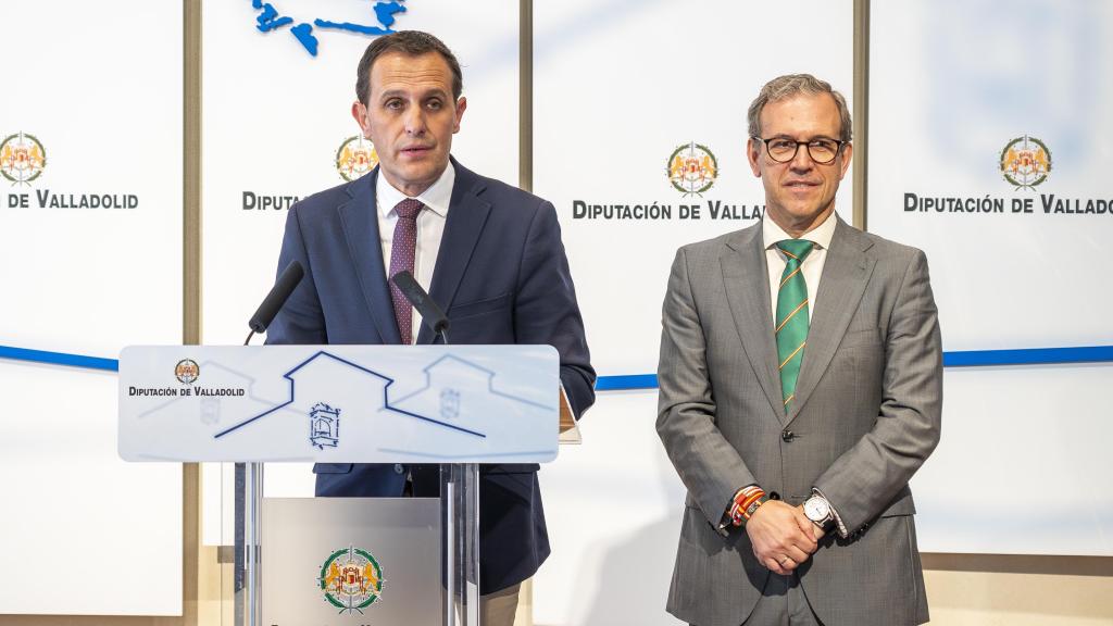 El consejero de Industria, Comercio y Empleo, Mariano Verganzones; y el presidente de la Diputación de Valladolid, Conrado Íscar, en la presentación de las ayudas para la mejora de las condiciones de seguridad en los centros de trabajo agroganaderos