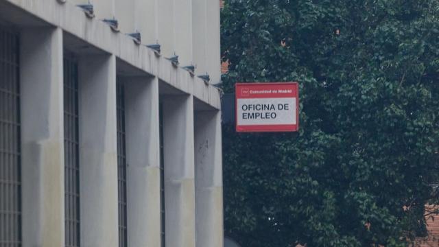 Cartel de una oficina del SEPE, en Madrid.