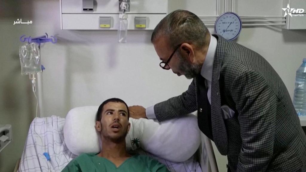 El rey Mohammed VI tardó varios días en acudir a las zonas afectadas por el terremoto de Marruecos y visitar a los damnificados.