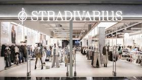 La renovada tienda de Stradivarius abre sus puertas en Marineda City de A Coruña