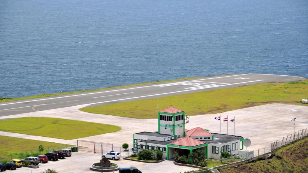 Juancho E. Yrausquin en la isla de Saba