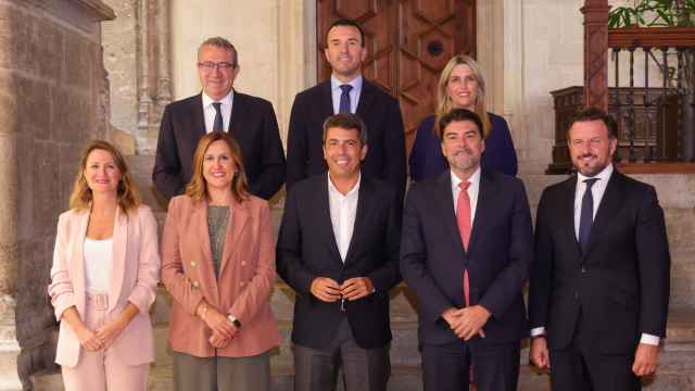 El presidente Carlos Mazón junto a los líderes institucionales de la Comunidad Valenciana. EE