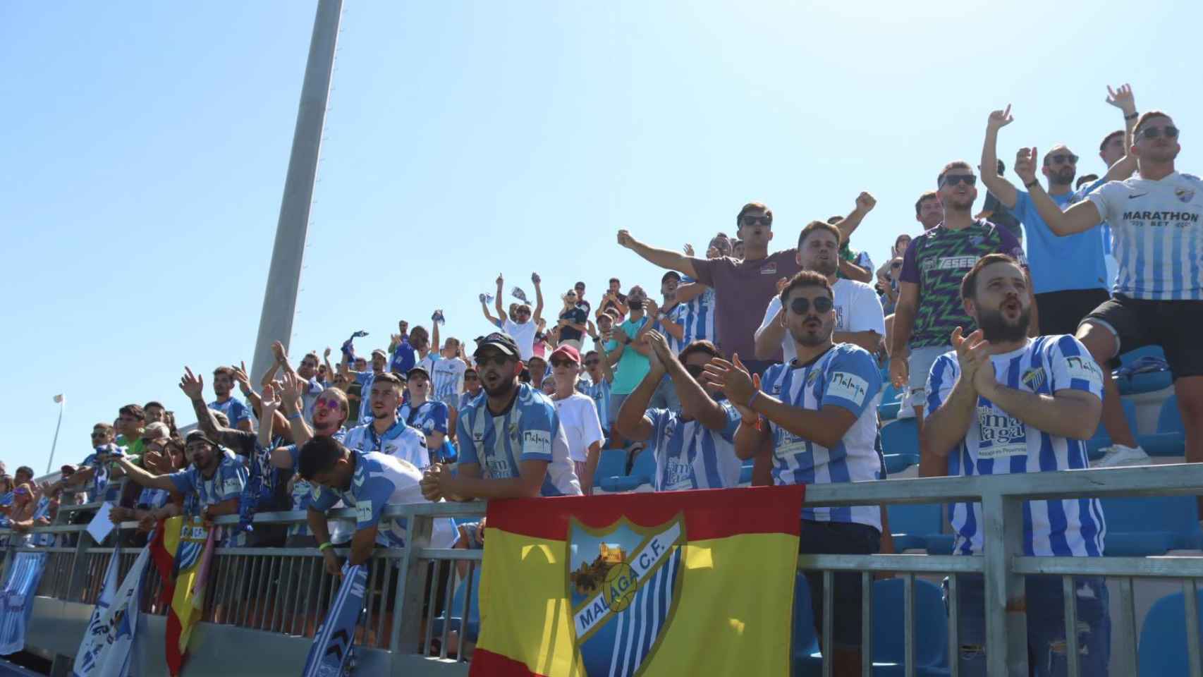 Aficionados del Málaga CF en el Estadio Balear