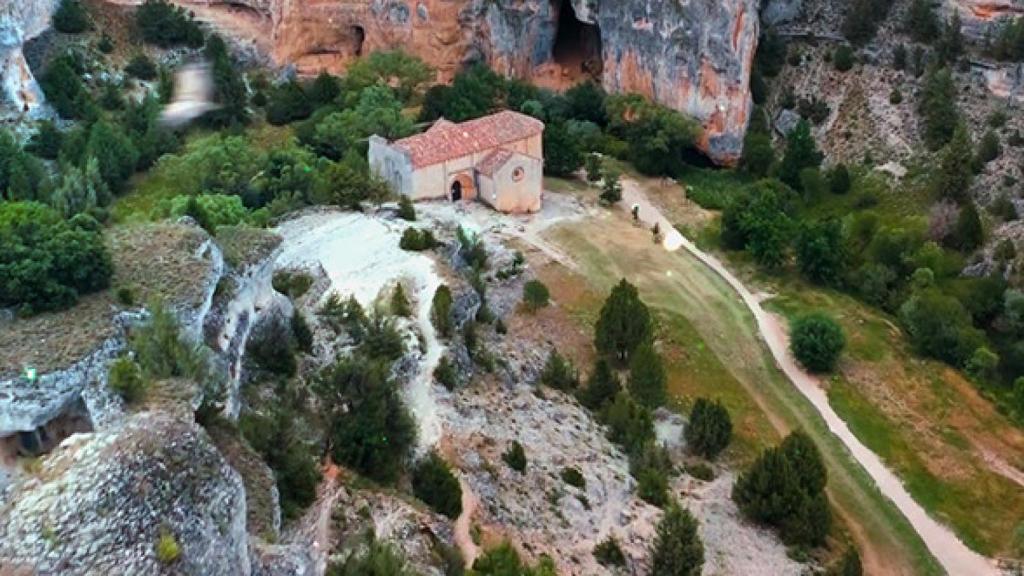 Imagen de la Ermita de San Bartolomé en el Cañón del Río Lobos.