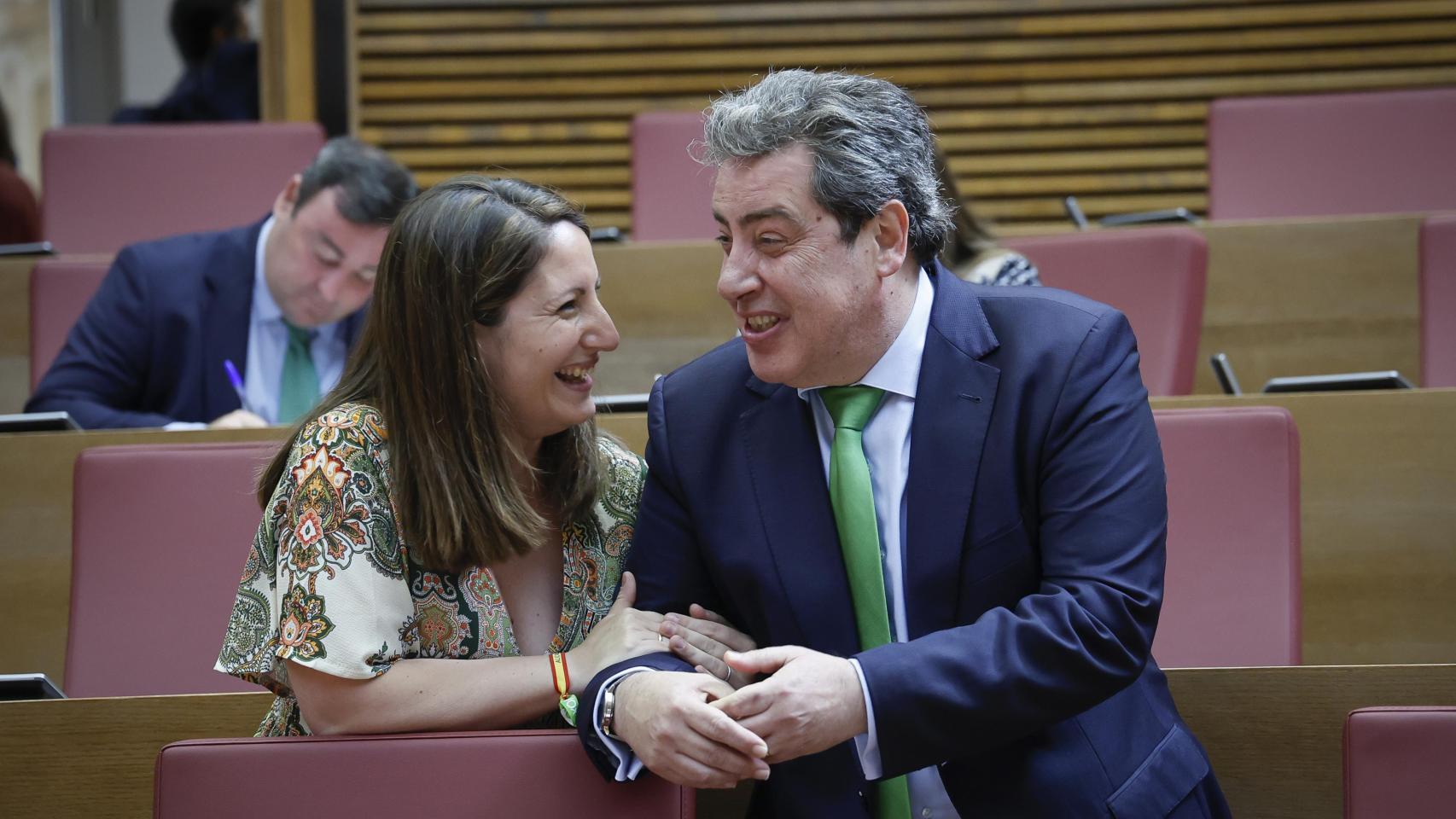 Los diputados de Vox en las Cortes valencianas, Ana Vega y José María Llanos. EE