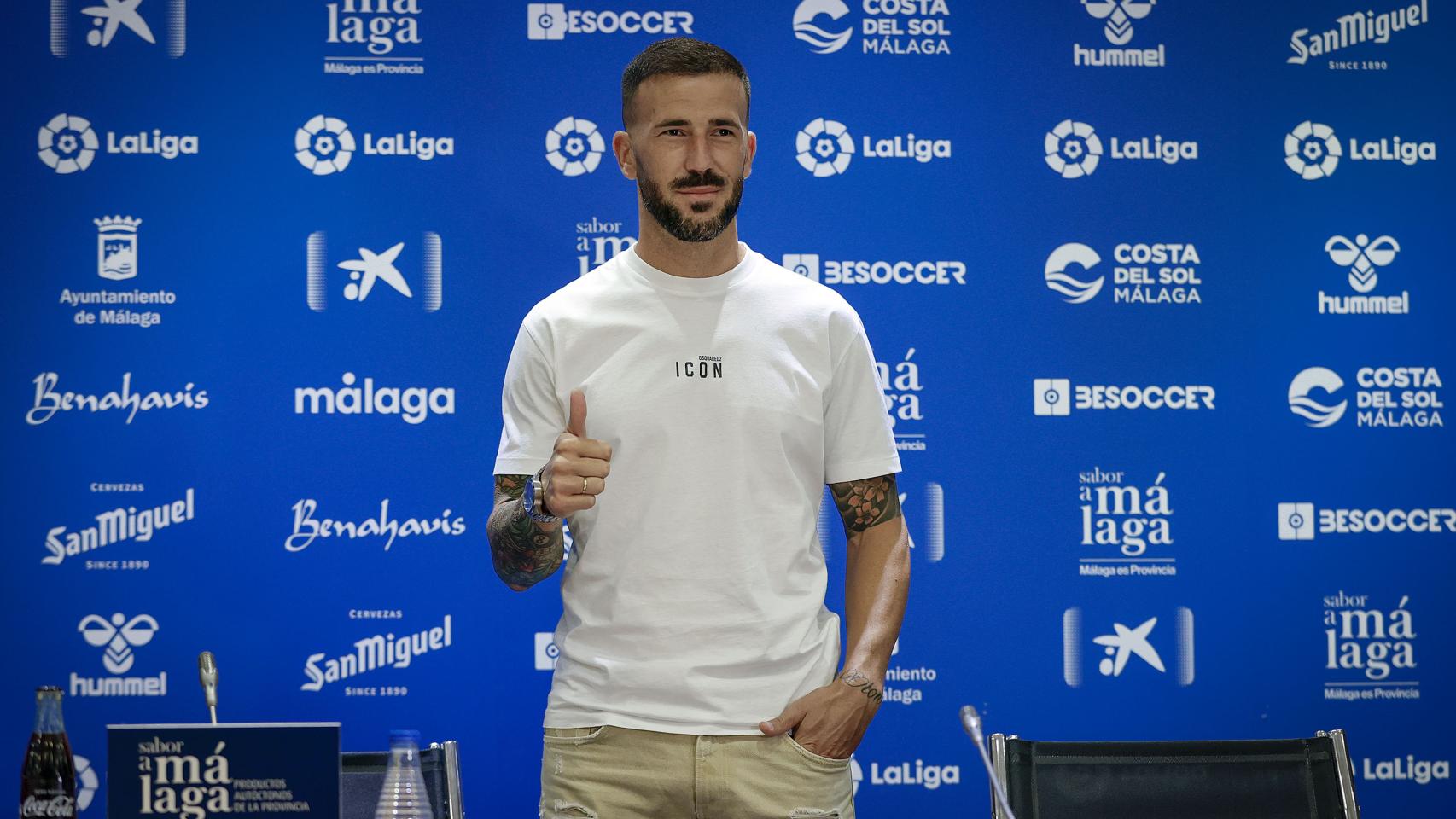 Dioni durante su presentación con el Málaga CF