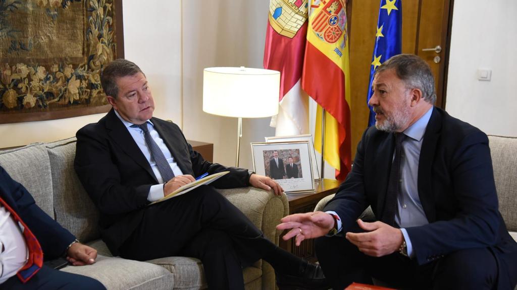 Emiliano García-Page y Darío Dolz durante su reunión en el Palacio de Fuensalida.